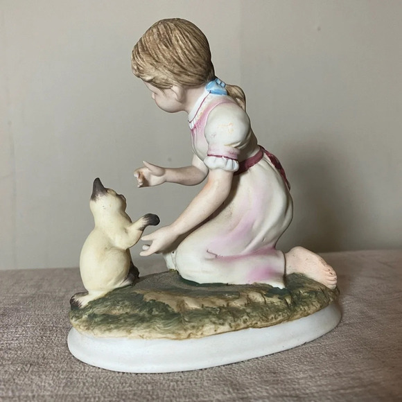 Kelvin Fine China Hand Painted Vintage Collectible Girl and Cat Figurine B-855 - Picture 2 of 5